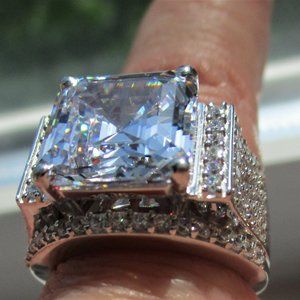 CHARLES WINSTON "HOLIDAY RING" 2022  SIZE 8  NEW IN BOX